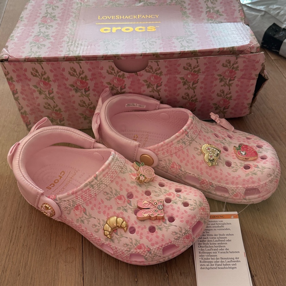 NEW Kids' LoveShackFancy x Crocs Pink Floral Clog Shoes with Charms size 1